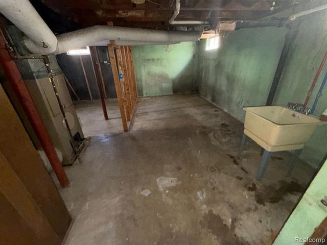 252 W Strathmore Avenue, Pontiac, MI 48340