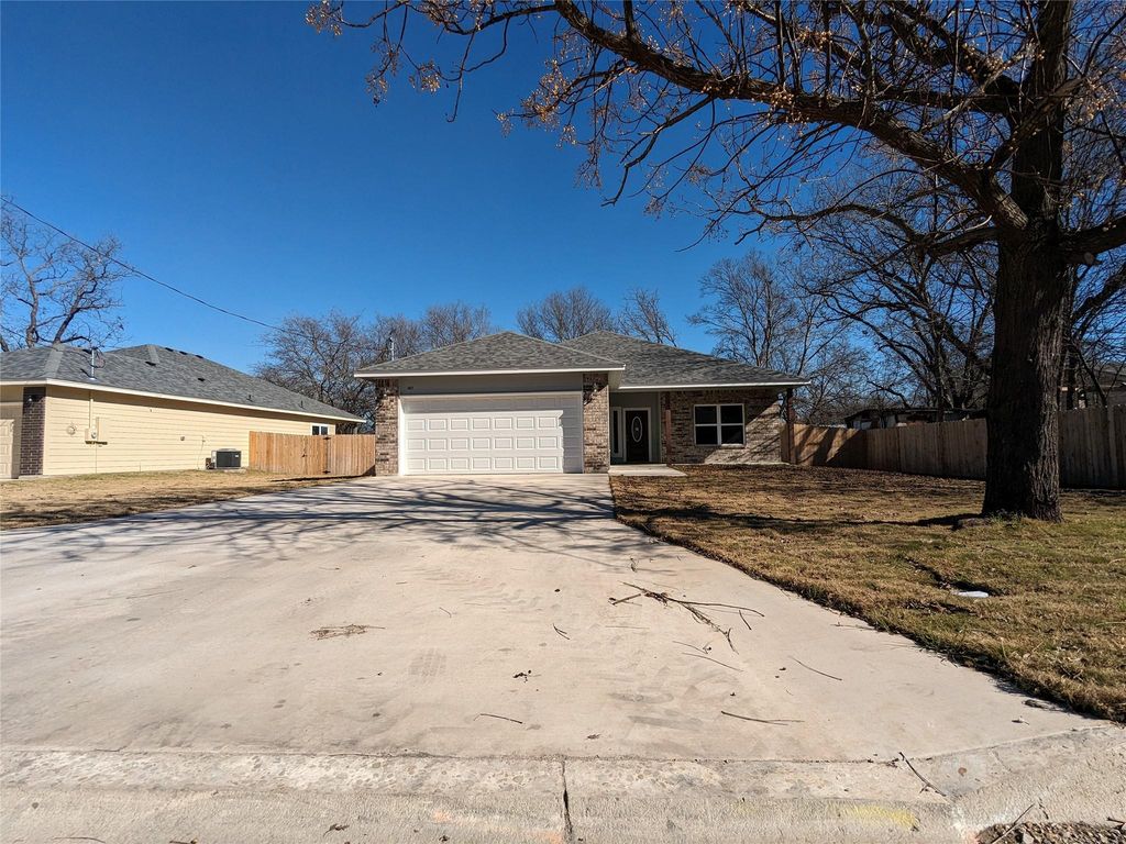 407 Gamel ST, Lampasas, TX 76550