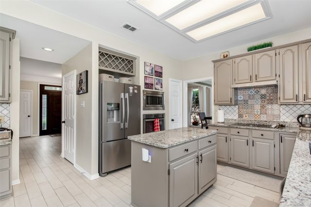 2140 Sandell Drive, Grapevine, TX 76051