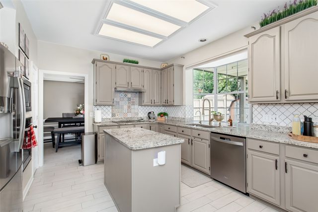 2140 Sandell Drive, Grapevine, TX 76051