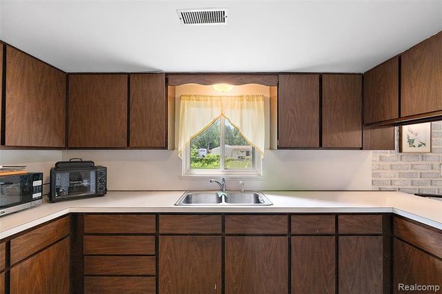 1790 Scheifle Road, Walled Lake, MI 48390