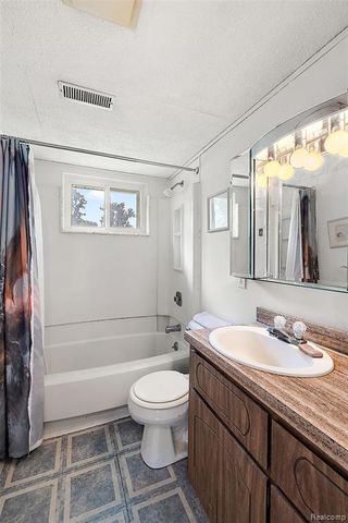 1790 Scheifle Road, Walled Lake, MI 48390