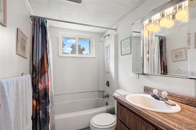 1790 Scheifle Road, Walled Lake, MI 48390