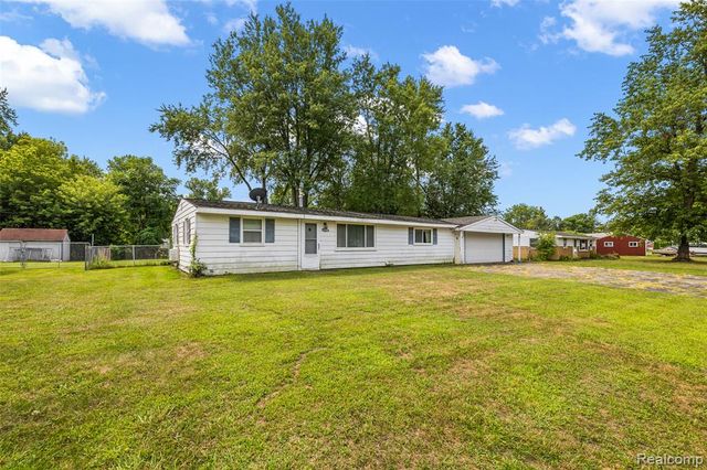 1790 Scheifle Road, Walled Lake, MI 48390