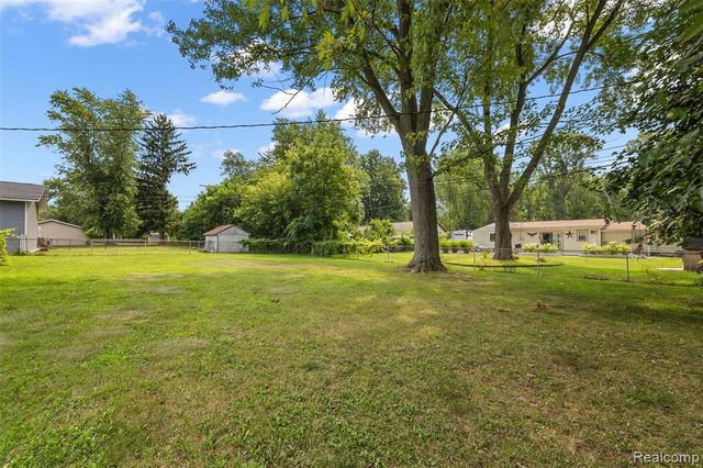 1790 Scheifle Road, Walled Lake, MI 48390