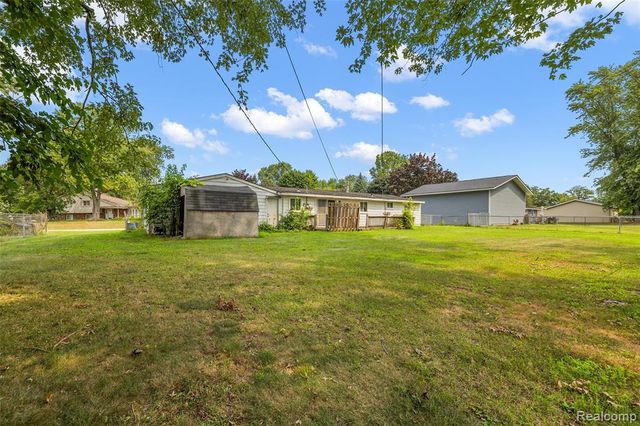 1790 Scheifle Road, Walled Lake, MI 48390