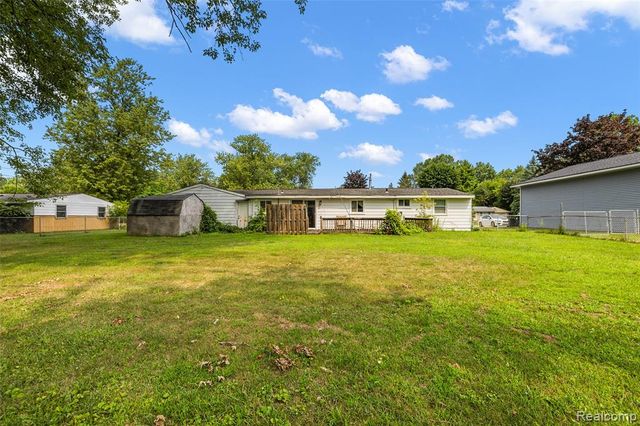 1790 Scheifle Road, Walled Lake, MI 48390