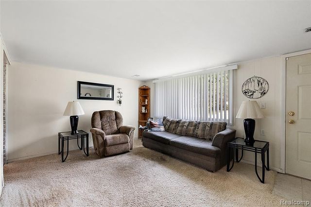 1790 Scheifle Road, Walled Lake, MI 48390