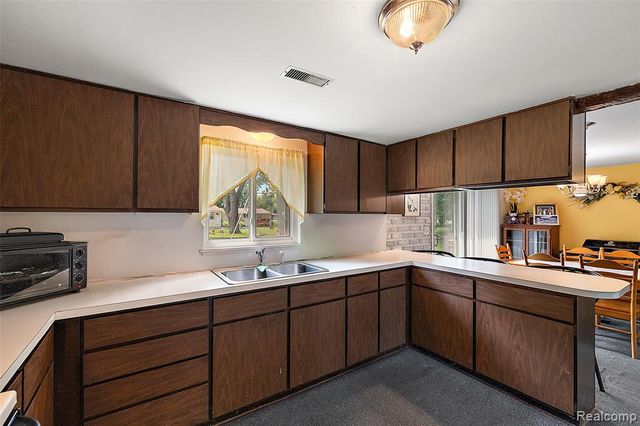1790 Scheifle Road, Walled Lake, MI 48390