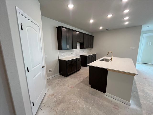 120 Barret DR, Liberty Hill, TX 78642