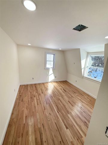 31 N Cozine Road, Manorville, NY 11949