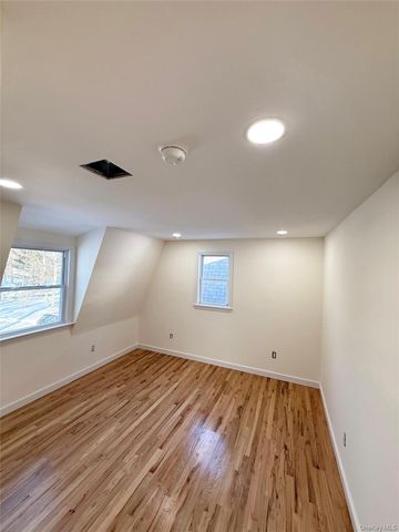 31 N Cozine Road, Manorville, NY 11949