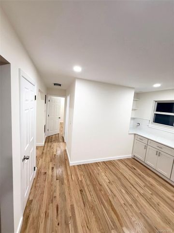 31 N Cozine Road, Manorville, NY 11949