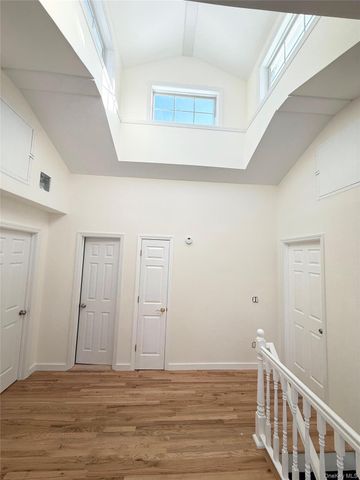 31 N Cozine Road, Manorville, NY 11949