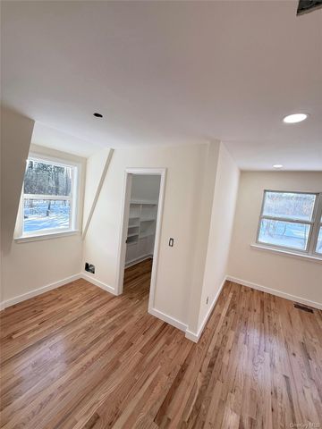 31 N Cozine Road, Manorville, NY 11949