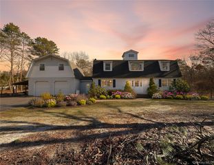 31 N Cozine Road, Manorville, NY 11949