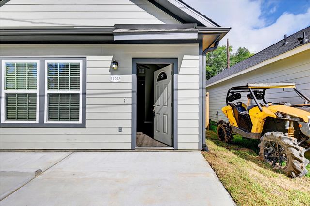 11923 Nelwood, Willis, TX 77318