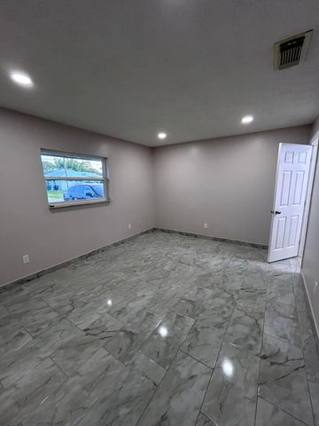 933 SW Dalton Avenue, Port St. Lucie, Port St Lucie, FL 34953