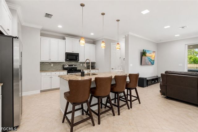 3861 King Williams ST, Fort Myers, FL 33916
