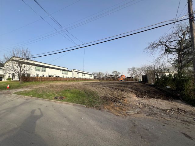 2102 Shea Road, Dallas, TX 75235