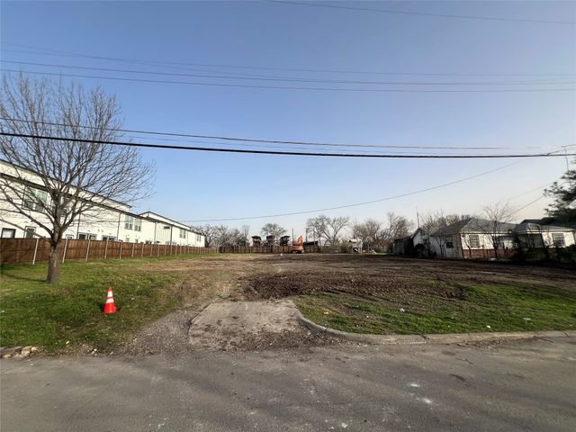 2102 Shea Road, Dallas, TX 75235