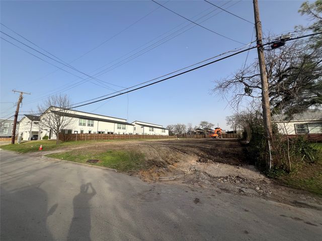 2102 Shea Road, Dallas, TX 75235