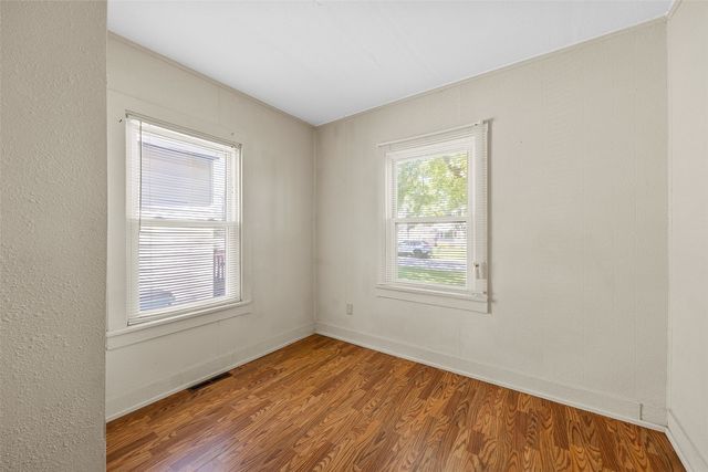 1215 19th Avenue SW, Cedar Rapids, IA 52404
