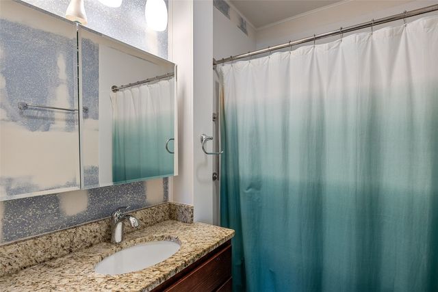 1215 19th Avenue SW, Cedar Rapids, IA 52404