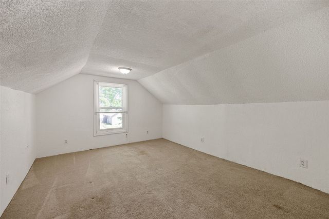 1215 19th Avenue SW, Cedar Rapids, IA 52404