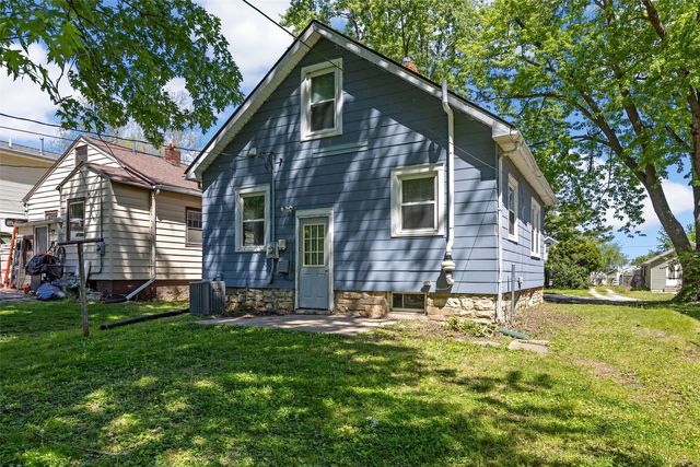 1215 19th Avenue SW, Cedar Rapids, IA 52404
