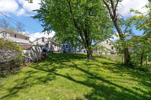 1215 19th Avenue SW, Cedar Rapids, IA 52404