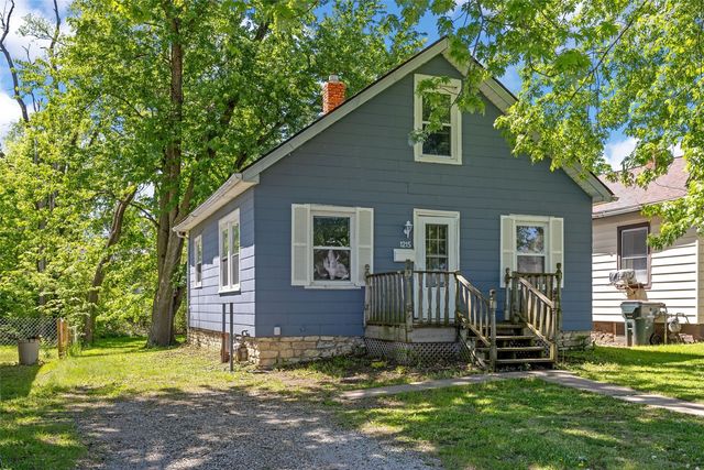 1215 19th Avenue SW, Cedar Rapids, IA 52404