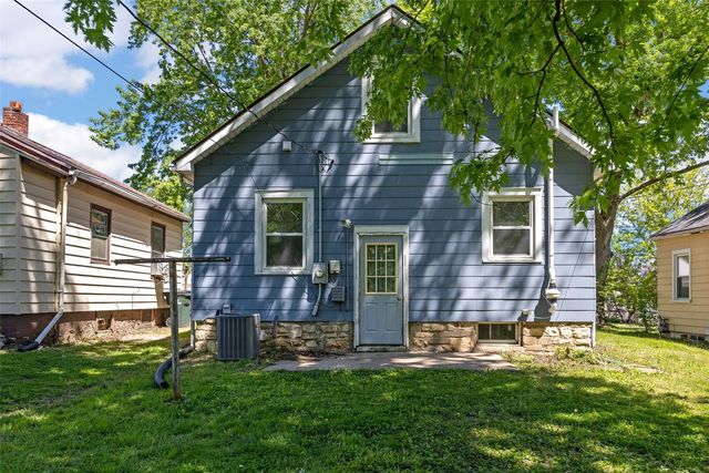 1215 19th Avenue SW, Cedar Rapids, IA 52404