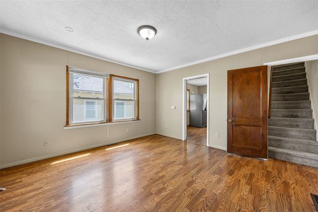 1215 19th Avenue SW, Cedar Rapids, IA 52404