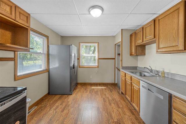 1215 19th Avenue SW, Cedar Rapids, IA 52404