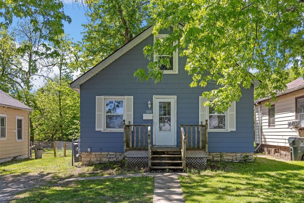 1215 19th Avenue SW, Cedar Rapids, IA 52404