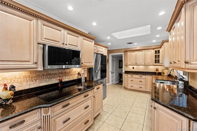 579 Empire Avenue, West Babylon, NY 11704
