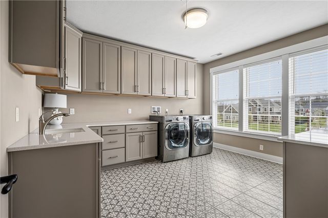 205 Timber Ridge Ct, Cranberry Twp, PA 16066