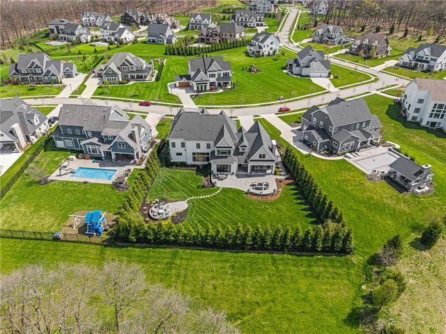 205 Timber Ridge Ct, Cranberry Twp, PA 16066