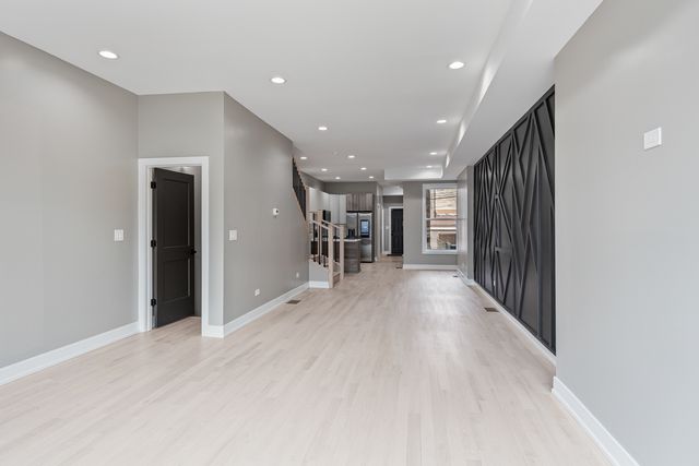 2816 W Warren Boulevard, Chicago, IL 60612