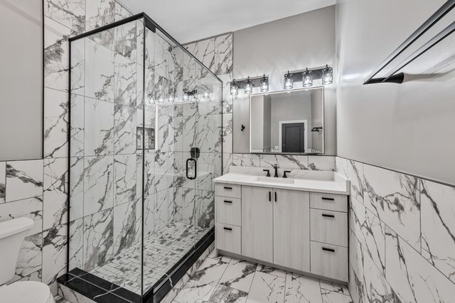 2816 W Warren Boulevard, Chicago, IL 60612