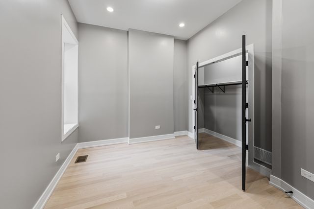 2816 W Warren Boulevard, Chicago, IL 60612