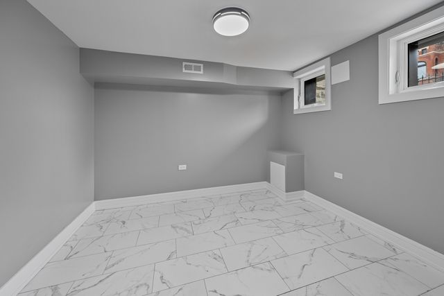 2816 W Warren Boulevard, Chicago, IL 60612