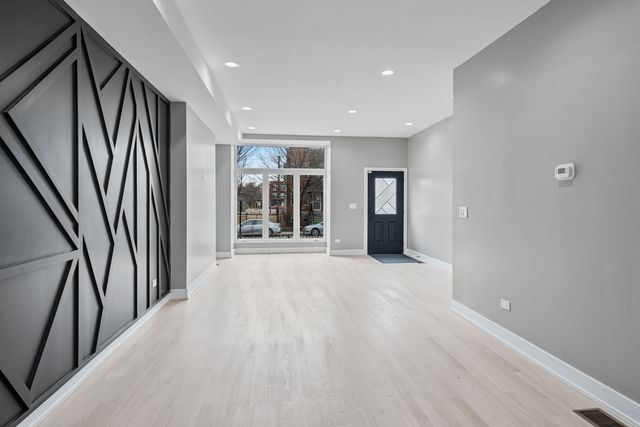 2816 W Warren Boulevard, Chicago, IL 60612