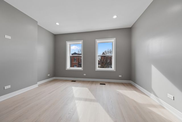 2816 W Warren Boulevard, Chicago, IL 60612