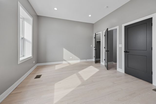 2816 W Warren Boulevard, Chicago, IL 60612