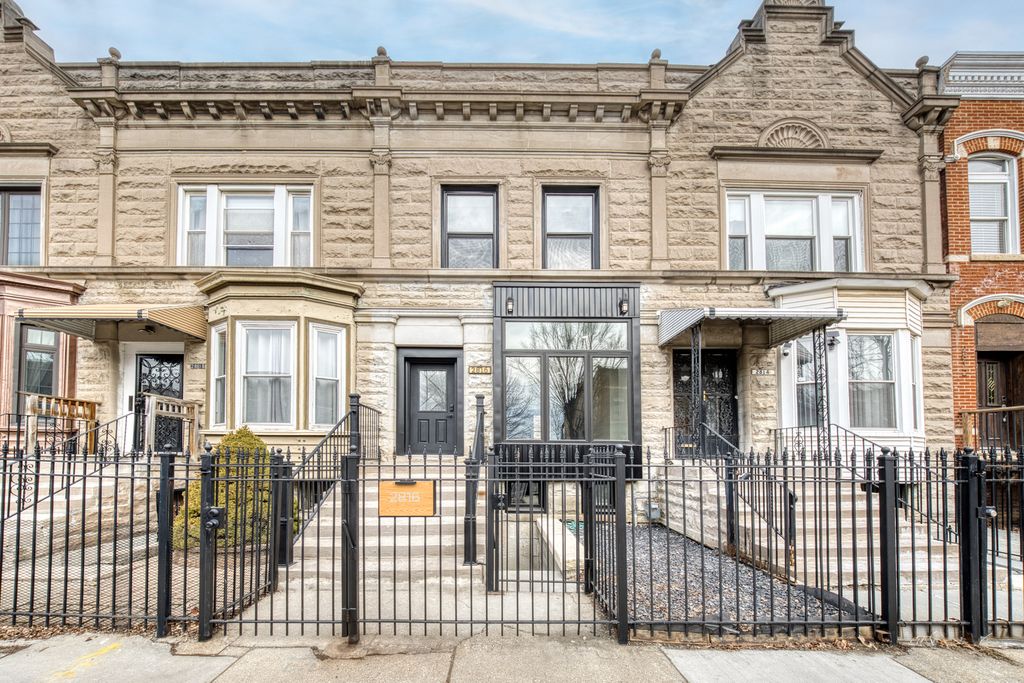 2816 W Warren Boulevard, Chicago, IL 60612