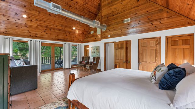 302 SHANGRILA LN, New Braunfels, TX 78130