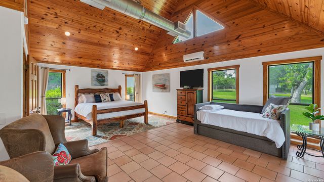 302 SHANGRILA LN, New Braunfels, TX 78130