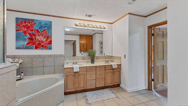 302 SHANGRILA LN, New Braunfels, TX 78130